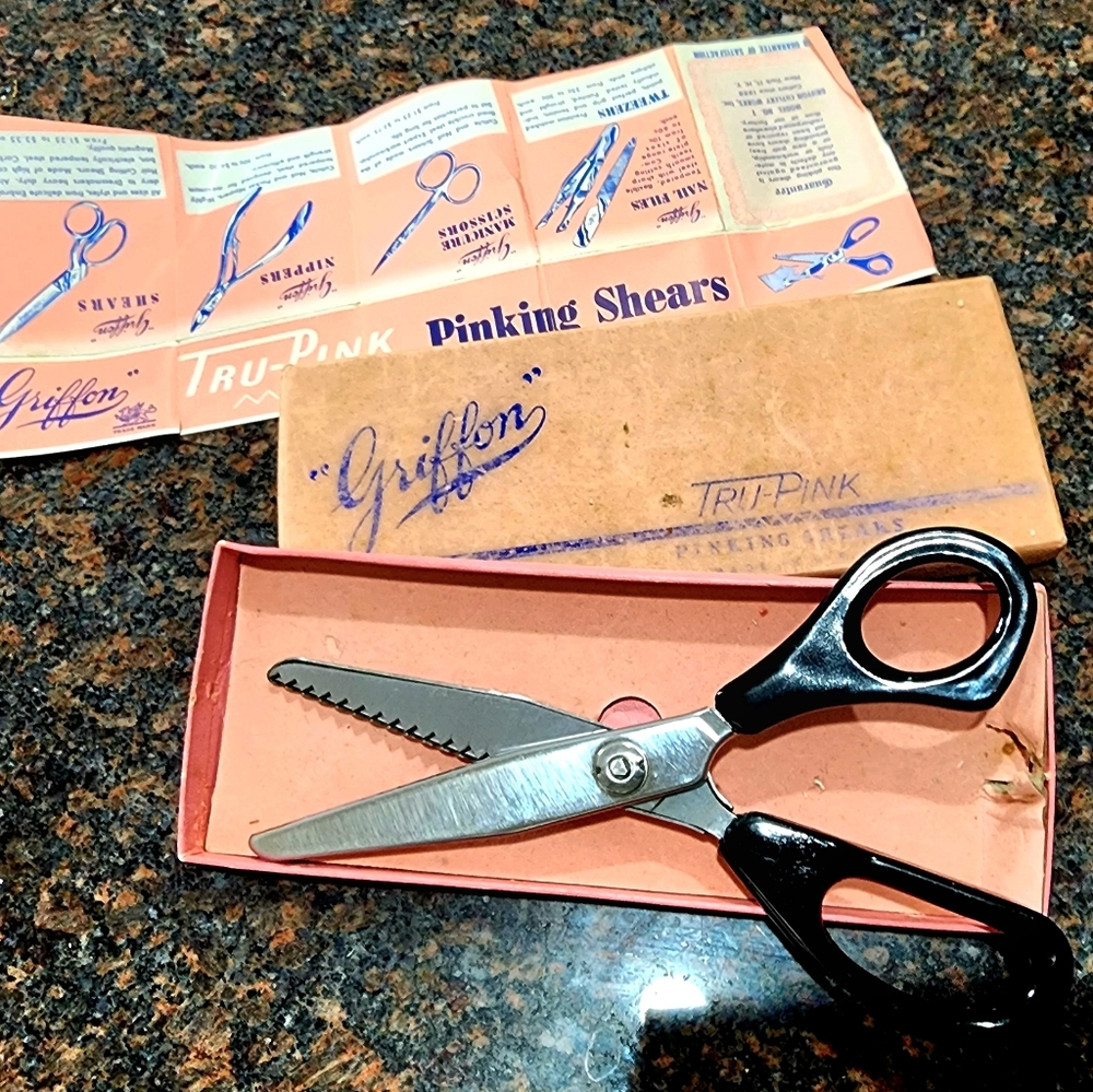 Vintage Griffon TRU-PINK Pinking Shears